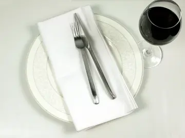 Servietten aus 100% Baumwolle in weiß mit umlaufender Atlaskante