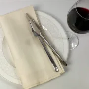 Farbige Servietten aus 100% Baumwolle mit umlaufender Atlaskante